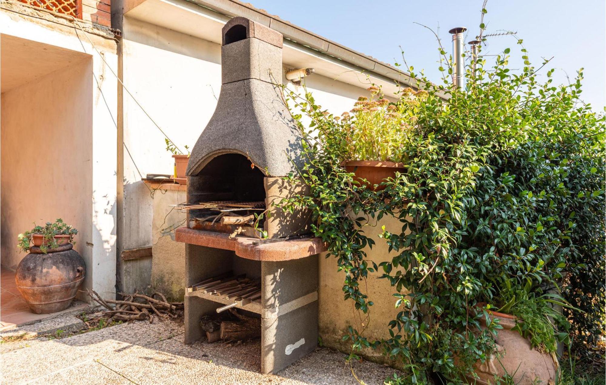 Awesome Home In Marliana With Kitchenette المظهر الخارجي الصورة